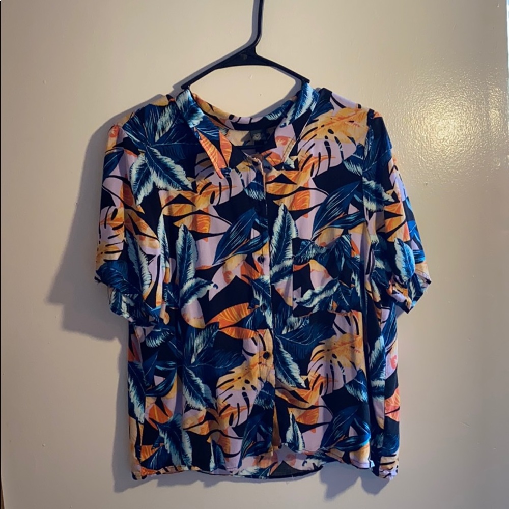 Short sleeve button down